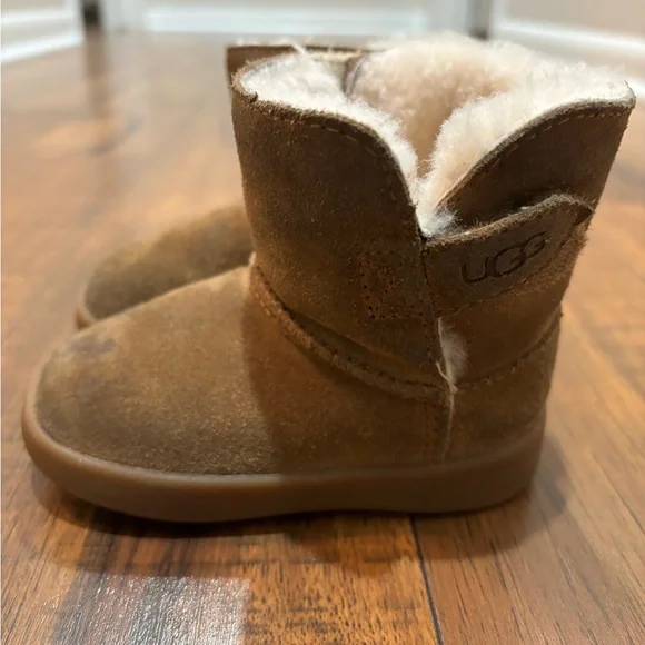 UGG Keelan Boot Size 4-5 - Picture 2 of 8